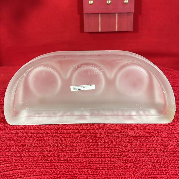 Vintage Foisted Glass House Candle Holder by “CHRISTMAS AROUND THE WORLD” 1989 - Picture 8 of 16